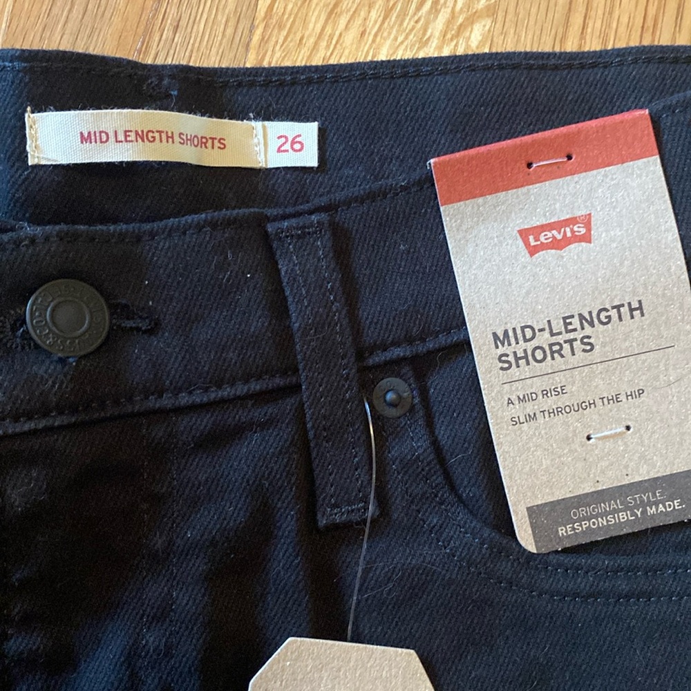 Levi’s Mid-Length Short - Picture 4 of 5